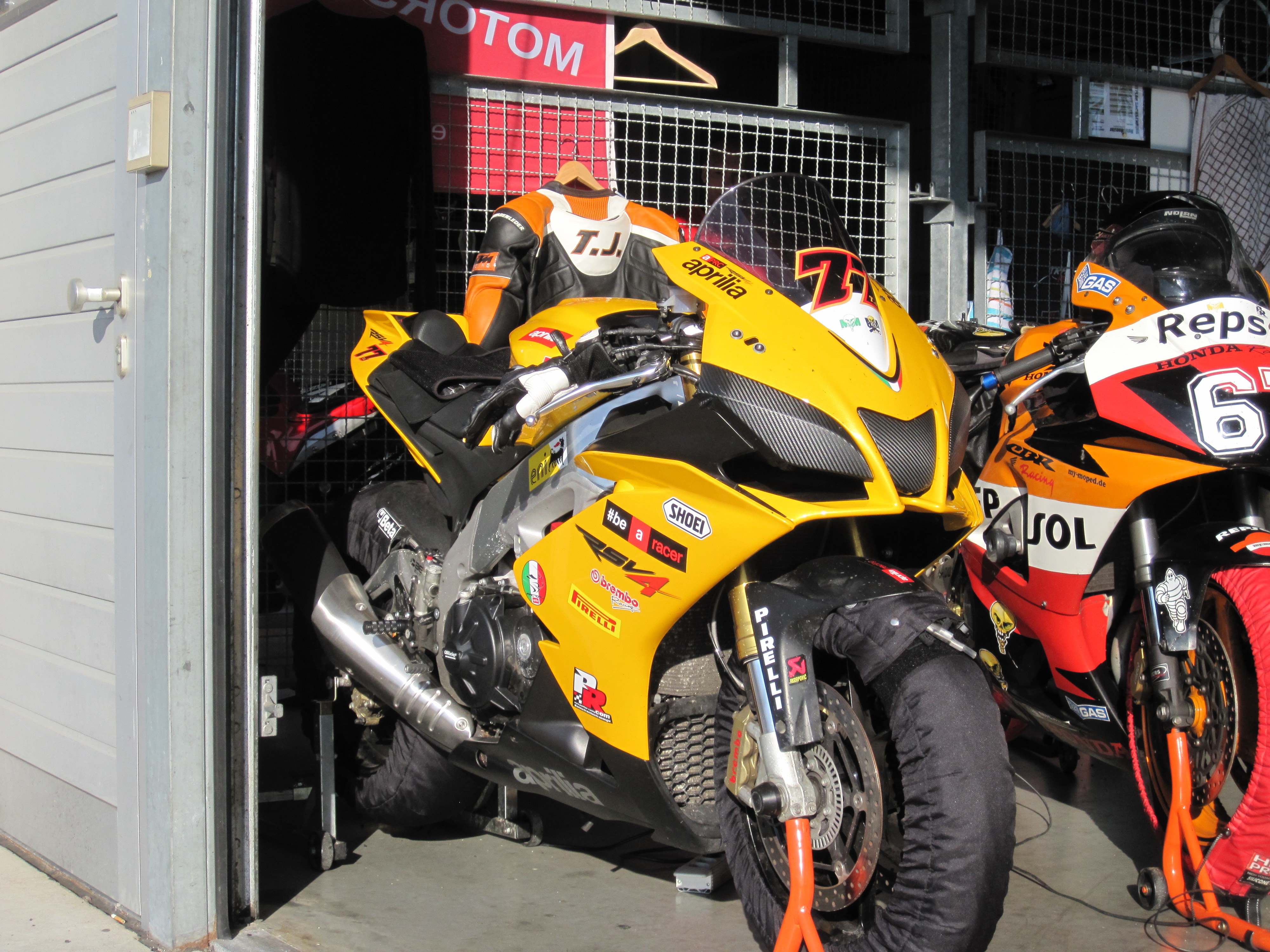 RSV4 2016-2.jpg