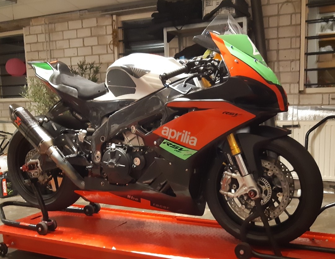 RSV4.jpg