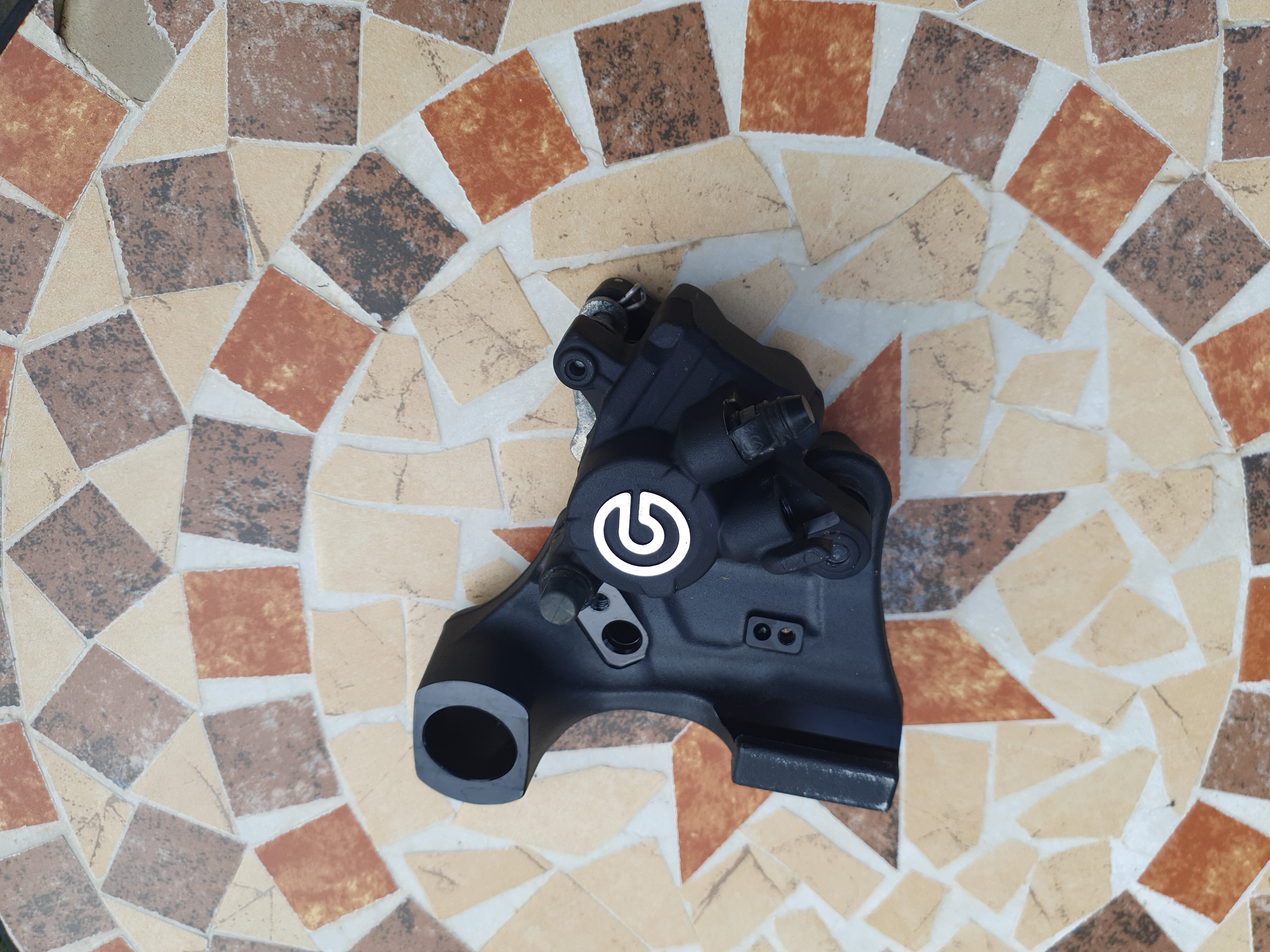 Hinterrad Bremse mit Halter RSV4.jpg