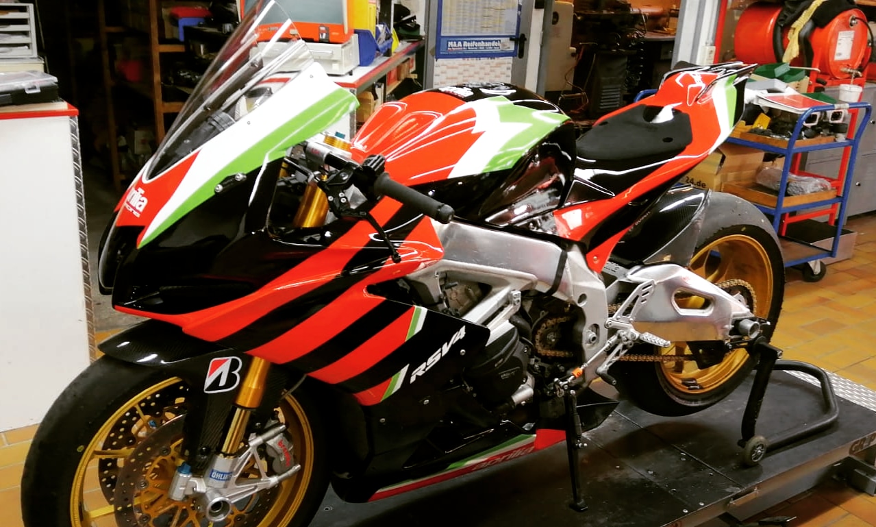Aprilia RSV4 RF - 1.jpg